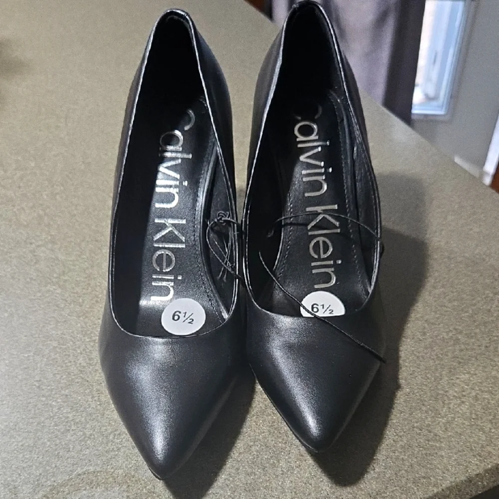 Calvin Klein Block Heel - Picture 1 of 3